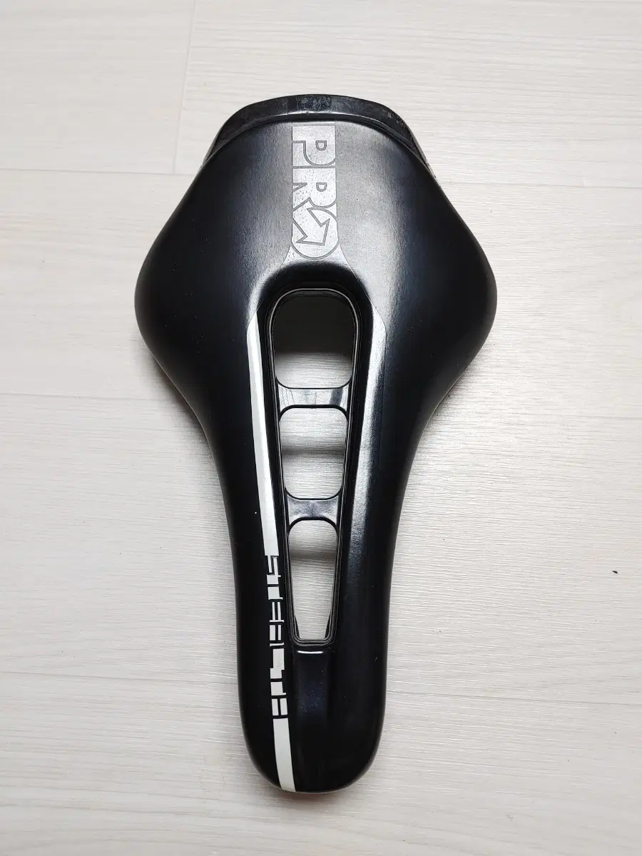 가성비갑 ] 시마노 스텔스 자전거 안장(142mm)  단품 팝니다 (택포5만)