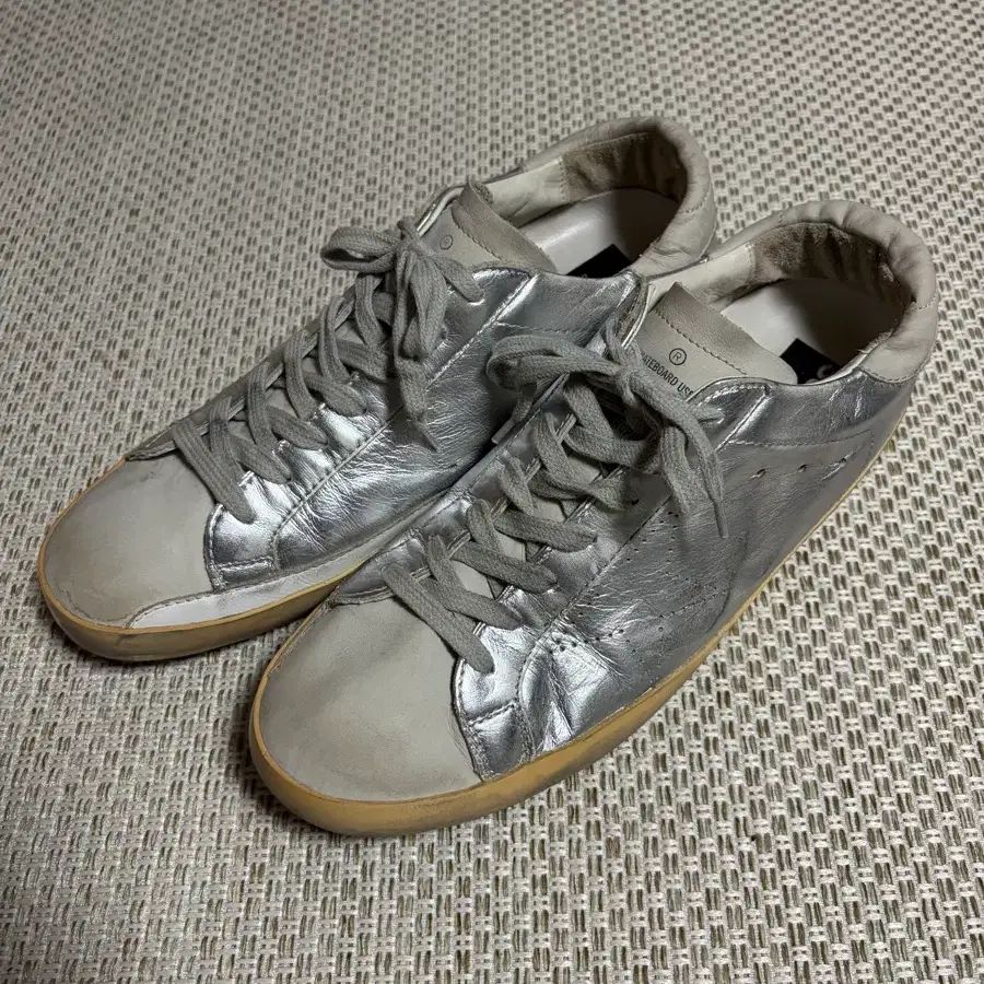 골든구스(Golden Goose) 슈퍼스타 스니커즈