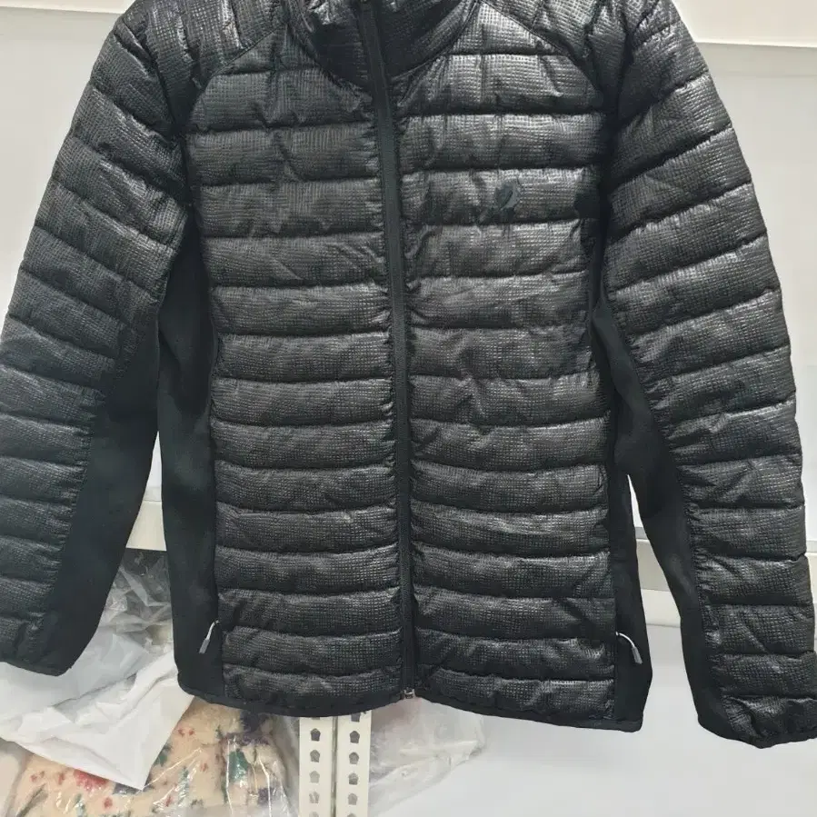 라푸마 정품 오리털경량패딩 100사이즈 팝니다