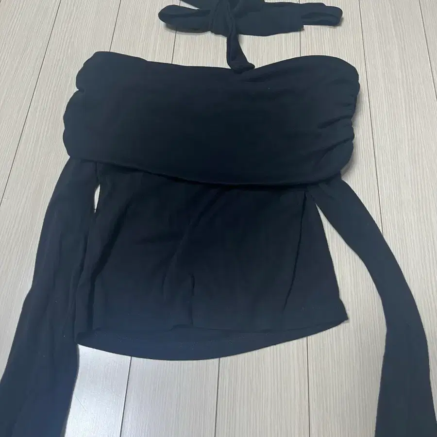 오프숄더 블랙