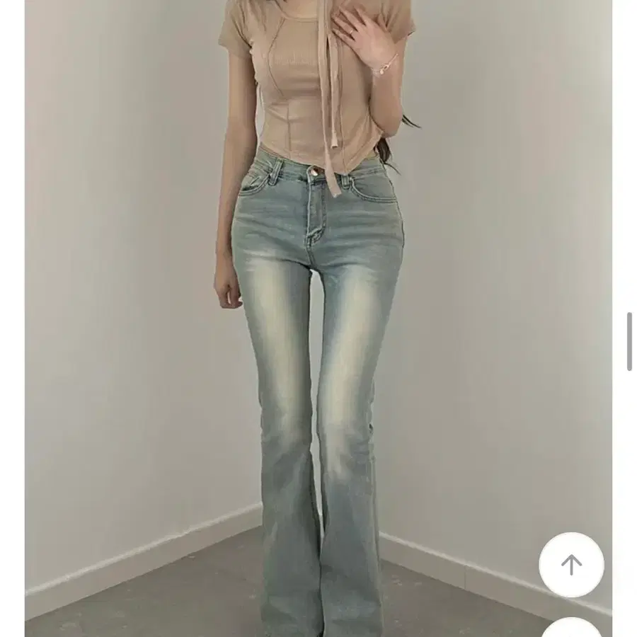 에이블리 세로 절개 사선 밑단 반팔티 (머플러set)
