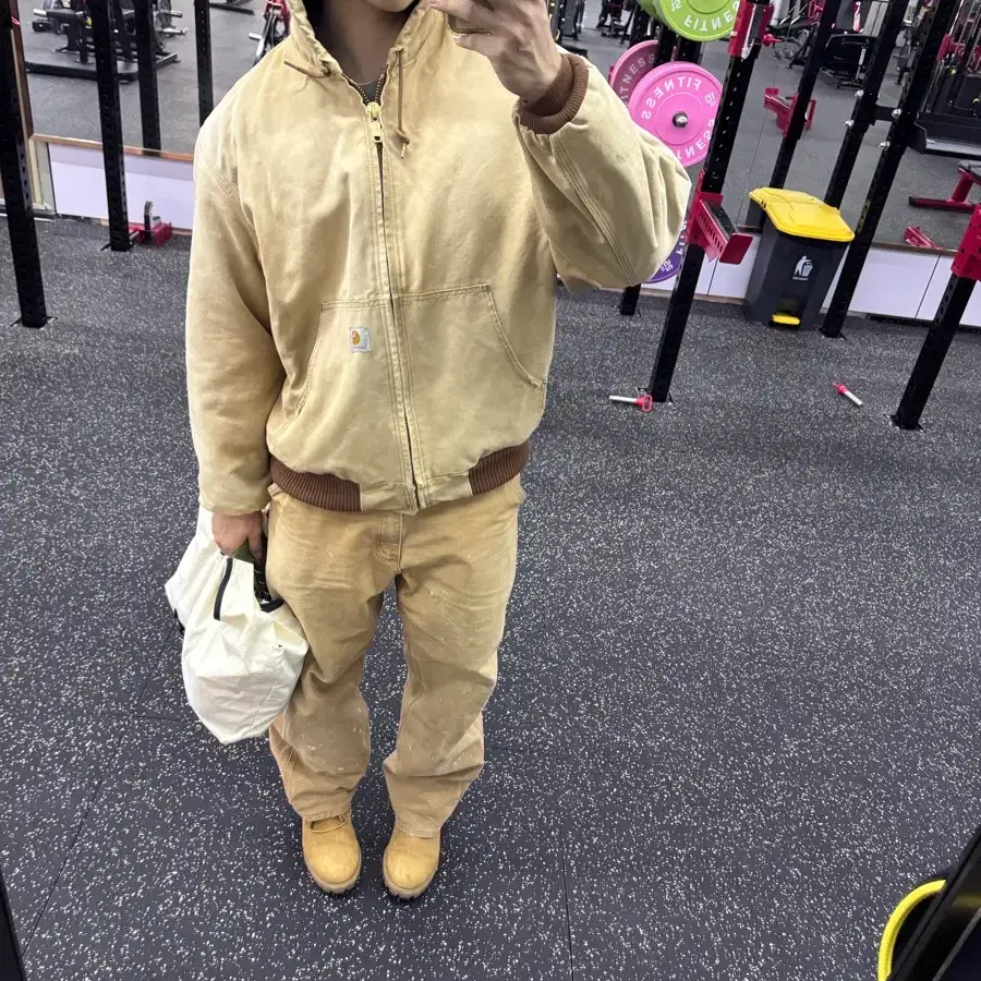 칼하트의 클래식 워크웨어 라인인 B11 Original Dungaree Fit 덕 캔버스 팬츠