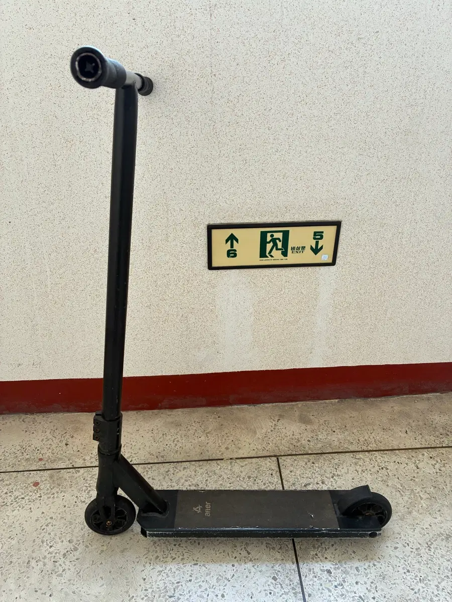 블랙 스턴트 스쿠터