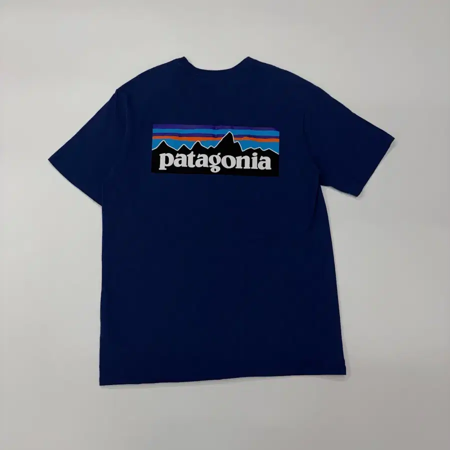 Patagonia p-6 파타고니아 반팔 티셔츠 네이비