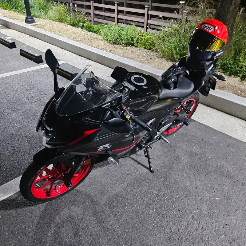 25년식 스즈키 gsxr125 5천km 검빨 신차급 판매합니다.(개인)