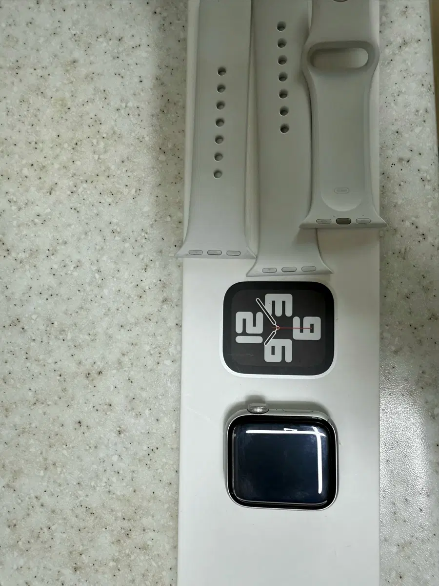 애플워치 SE 40mm 실버 밴드 포함