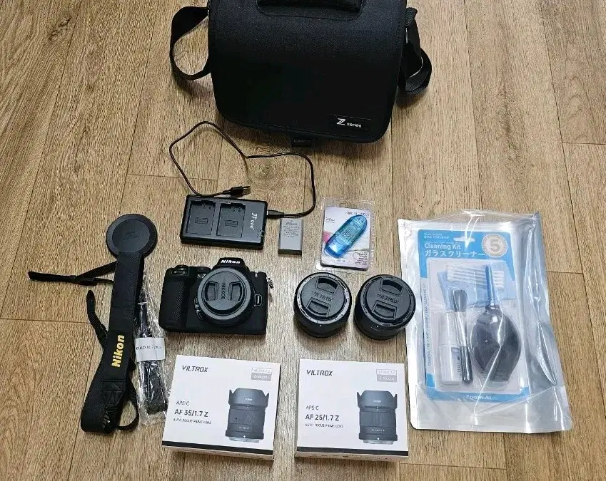 니콘 Z50 II + 16-50mm 번들렌즈 , 빌트록스 단렌즈 2종 , 카메라 가방,악세사리등 일괄판매