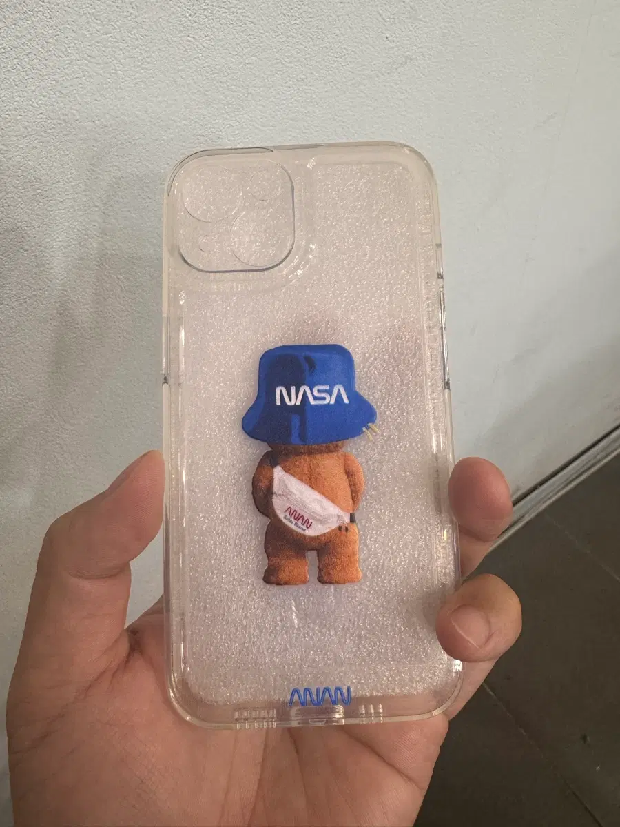 투명 케이스 NASA 베어 브릭 아이폰14