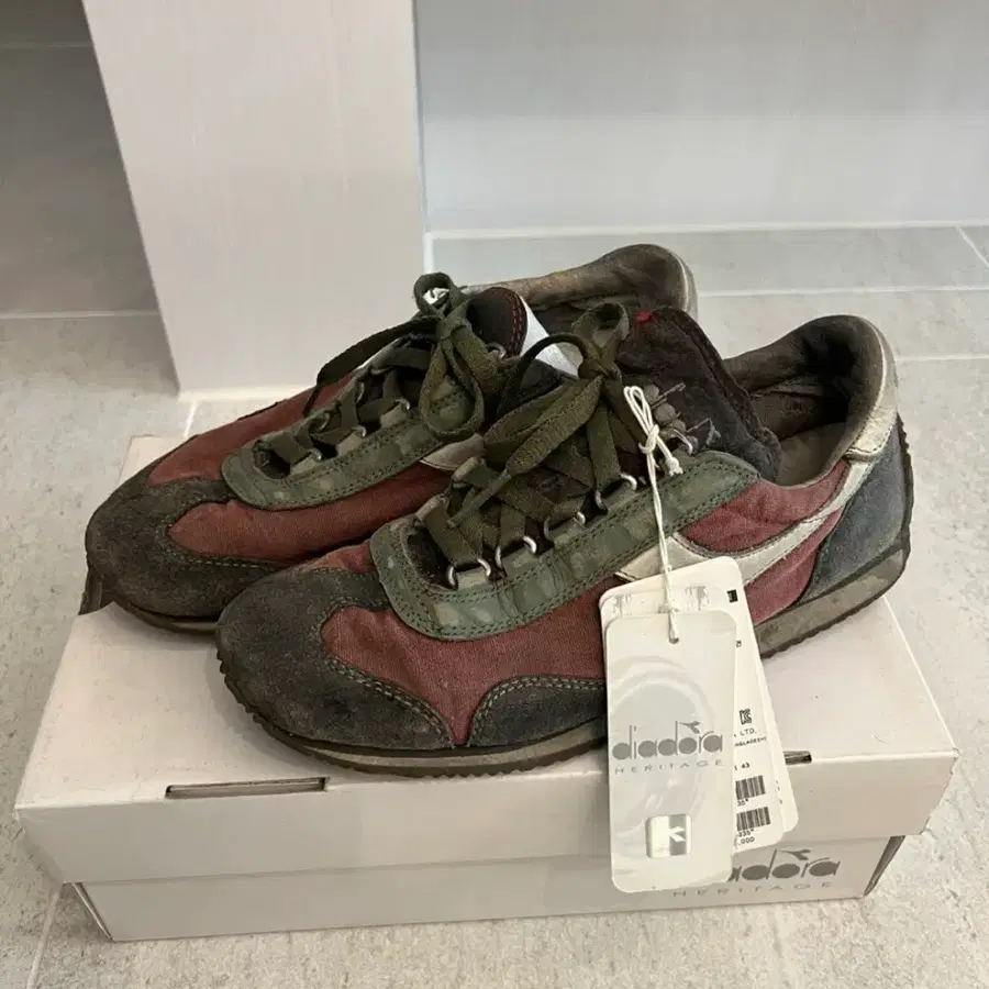 디아도라 헤리티지 스니커즈 235 (FLAME RED/LIG.BEIGE)