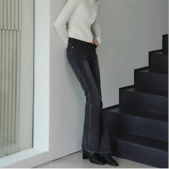 Hawa 하와 블루아워 부츠컷 데님