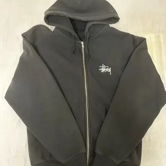 정품 스투시 후드집업 블랙 (추석전에 팔고 싶어서 오늘만 이 가격)