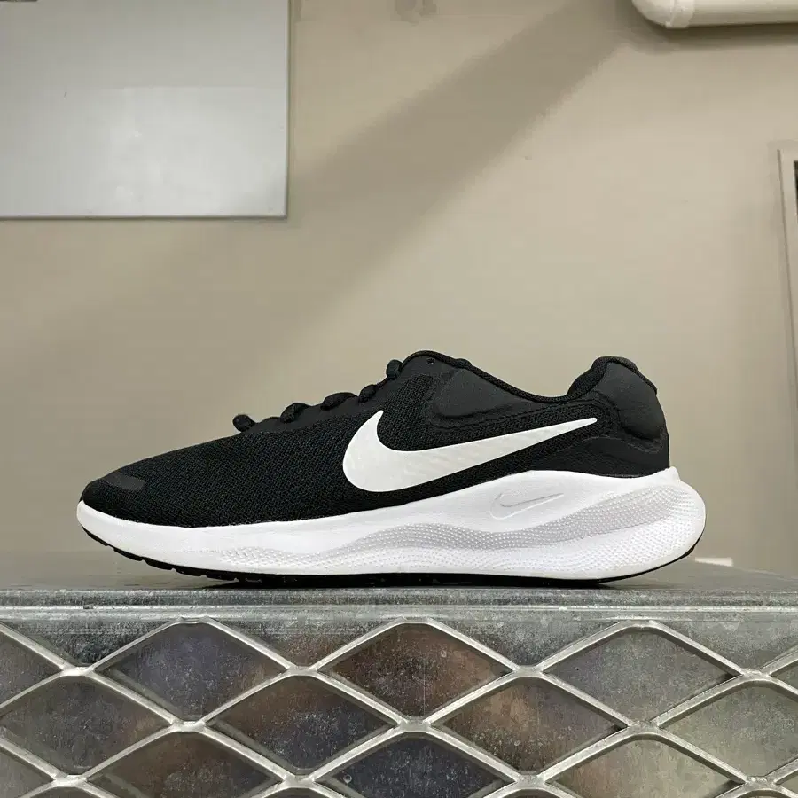 나이키 레볼루션7 235