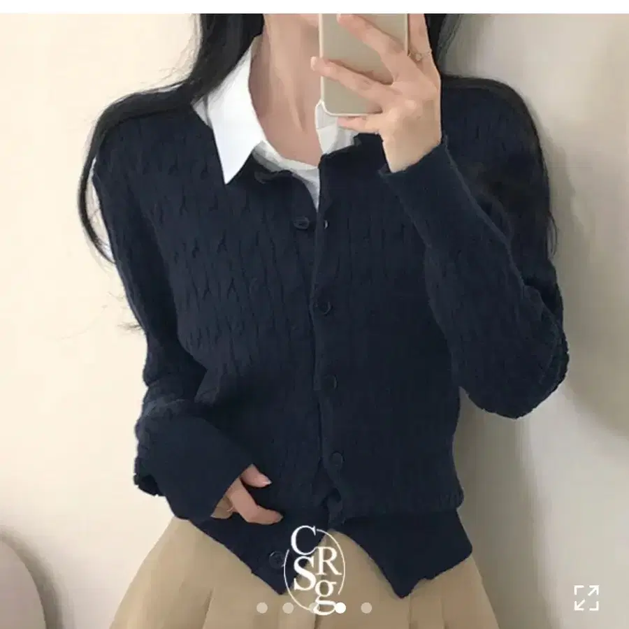 에이블리 라운드 꽈배기 버튼 긴팔 가디건 네이비