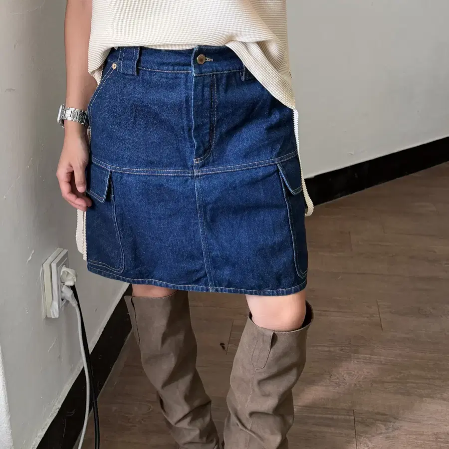 루이비통 유틸리티 카고 로우 데님 스커트