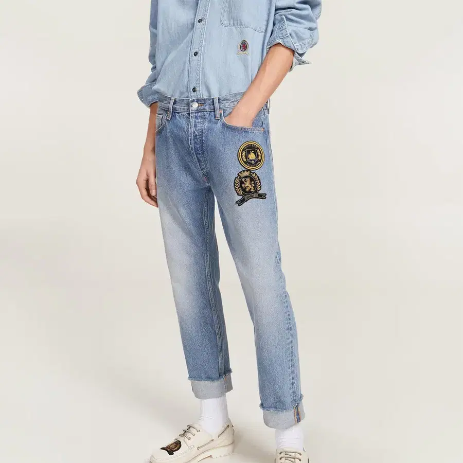TOMMY HILFIGER COLLECTION CREST NAUTICAL BADGE JEANS