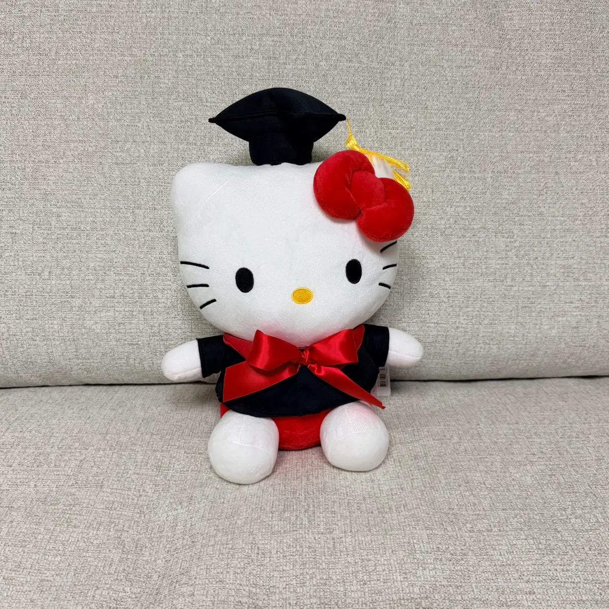 정품 산리오 헬로키티 학사모 인형 30cm