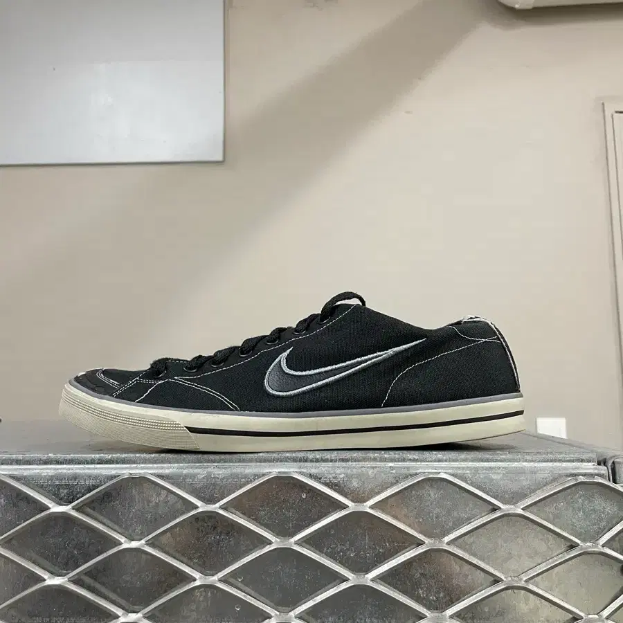 나이키 카프리 캔버스 270