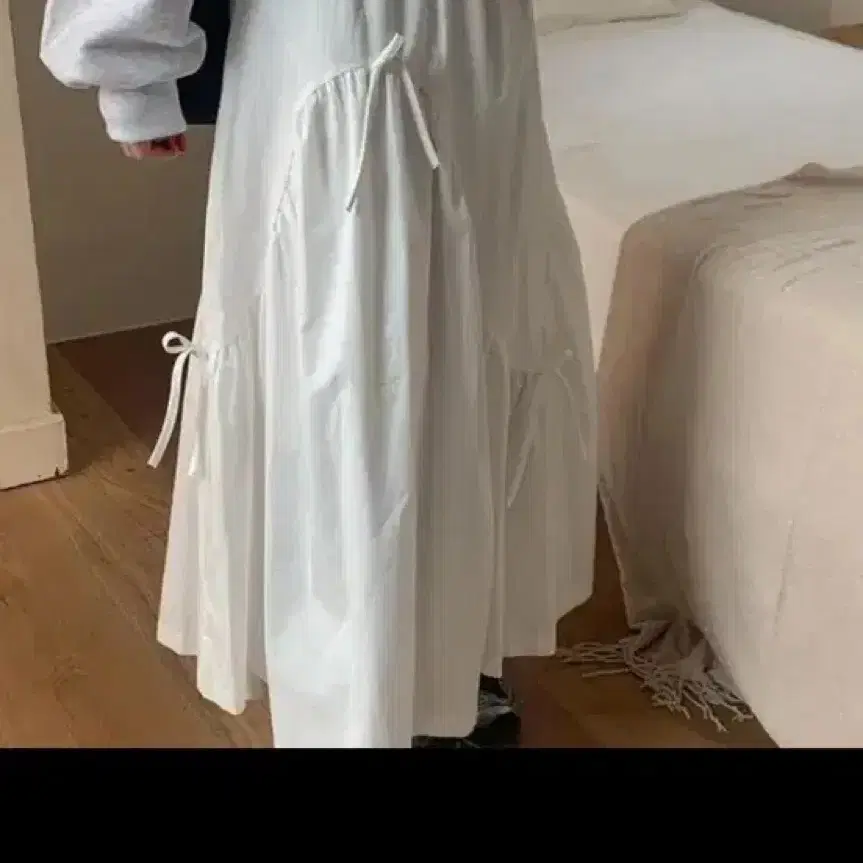 화이트 롱 스커트