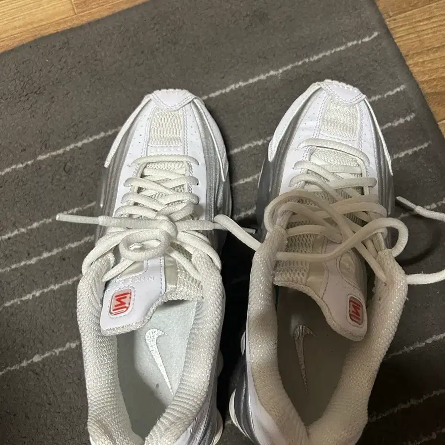 나이키 샥스 235