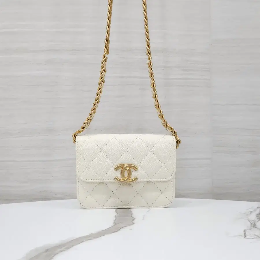 샤넬 캐비어 멜로디 체인 미니 크로스백 AP2629