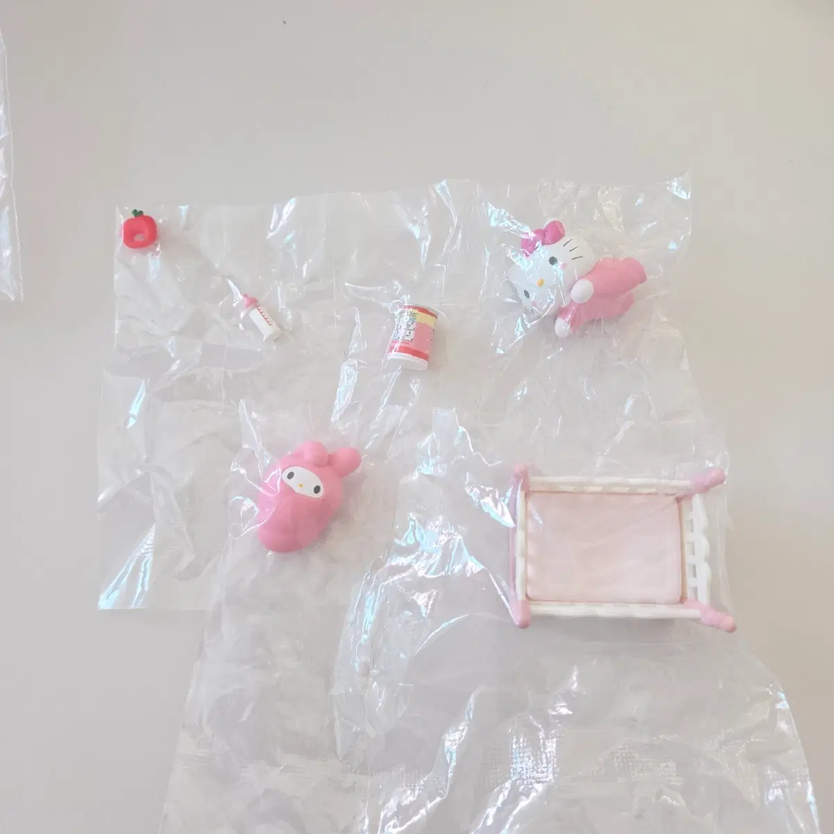 산리오 베이비룸 피규어 가챠 헬로키티 마이멜로디 2종 일괄 세트 키티 마멜 베이비