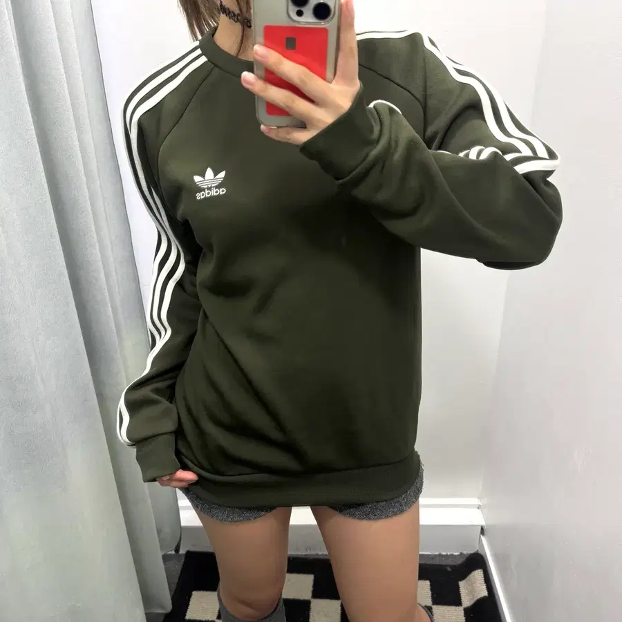 아디다스 카키 맨투맨
