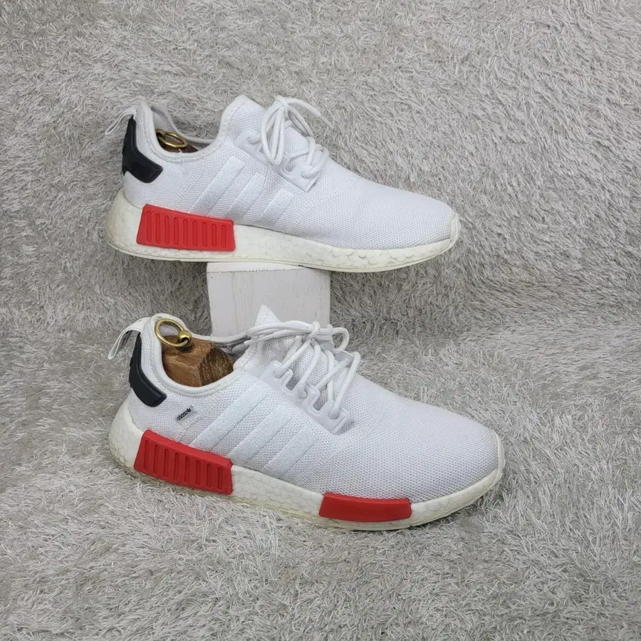 구제짱짱맨 270 아디다스 NMD R1 클라우드 비비드 레드 스니커즈