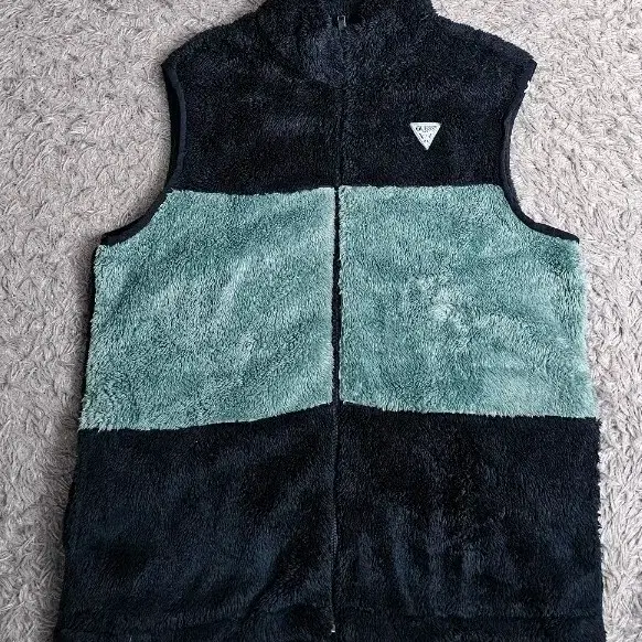 (R3)GUESS 플리스 조끼 네이비 M