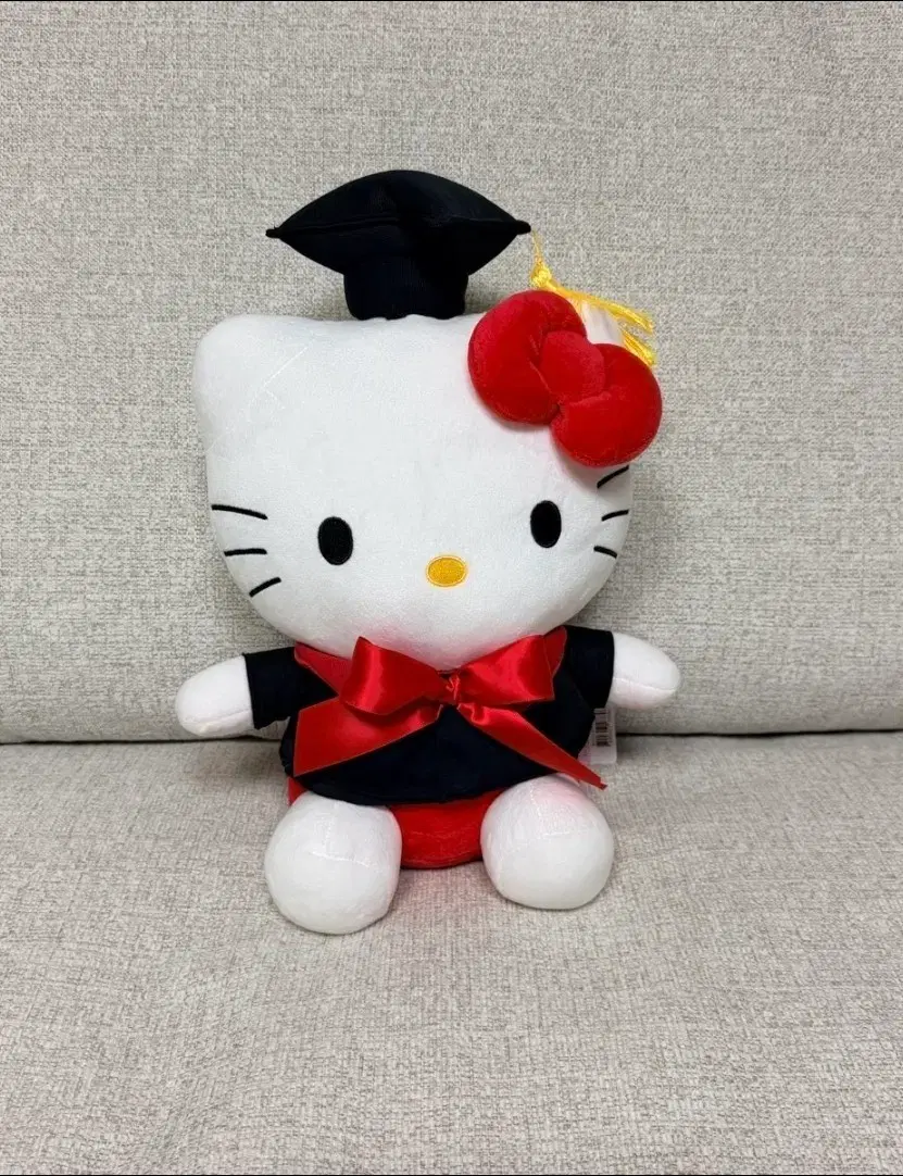 정품 산리오 헬로키티 학사모 인형 30cm