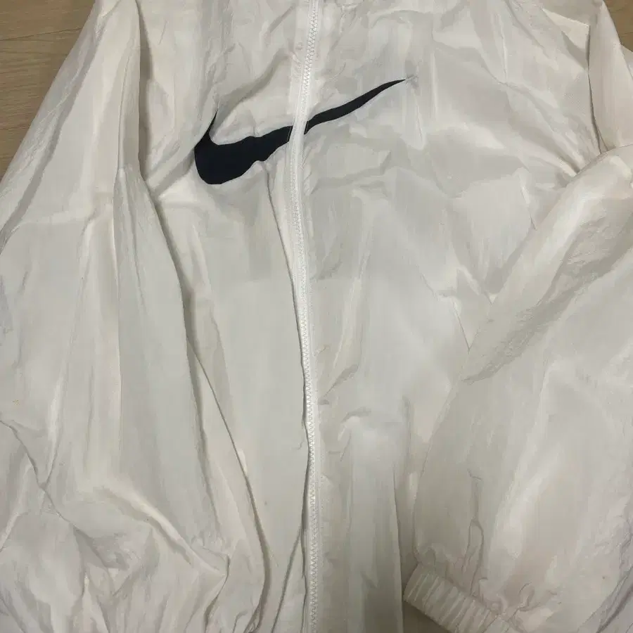 나이키 스우시 바람막이