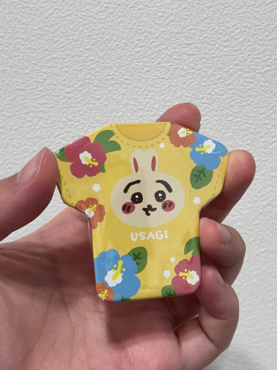 치이카와 시사의 기념품점 티셔츠 뱃지 우사기
