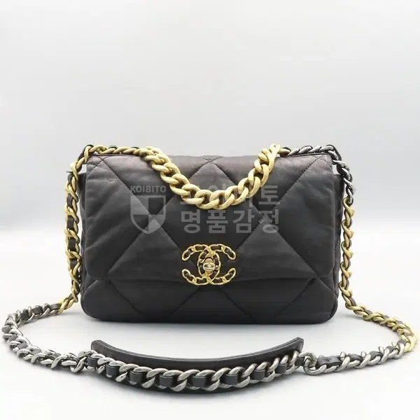 명품 사넬(CHANEL) 19 레더 블랙 미듐 체인 플랩 숄더백 정품 판매합니다.