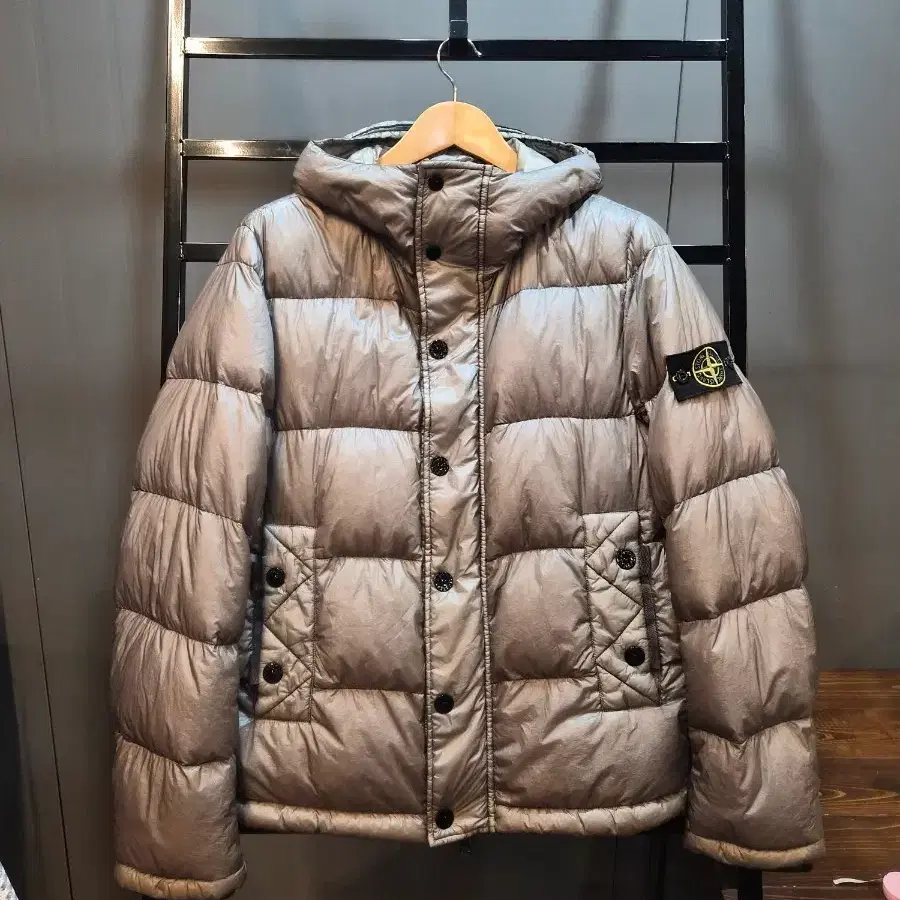 [M] 스톤아일랜드 STONE ISLAND 30주년 가먼트다잉 26g 초경량 다운 후드 패딩 자켓 69.0