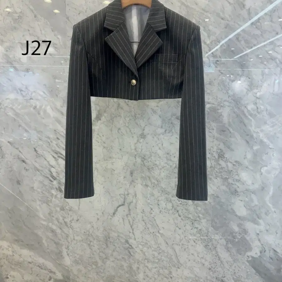 js뉴욕스타일신상(셋트가능!)스트라이프 크롭 원버튼 숏자켓j27(당일발송)