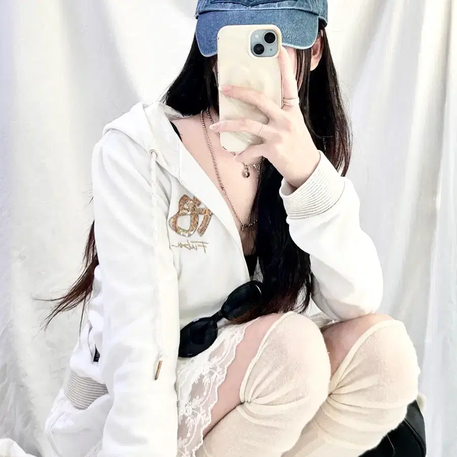 후부 빅로고 크림 벨벳 후드집업