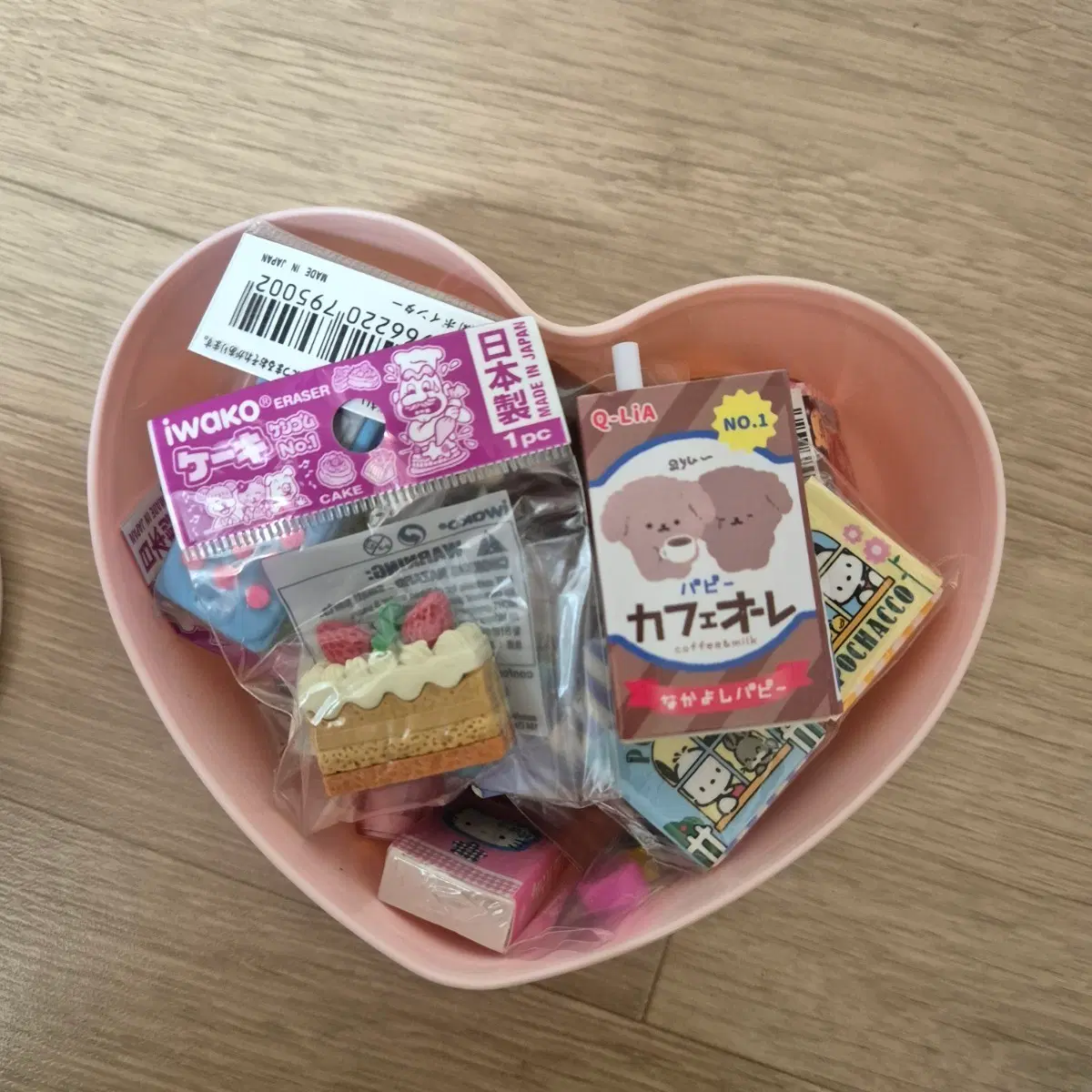 헤이세이레트로 고전 지우개 일괄, 고전키티 도시락통 포함