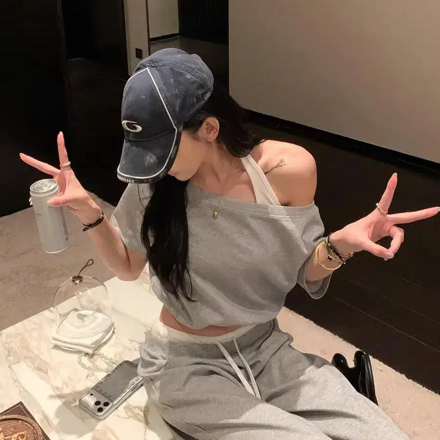 그레이 오프숄더 홀터넥 크롭탑 + 조거팬츠 세트 트레이닝 셋업