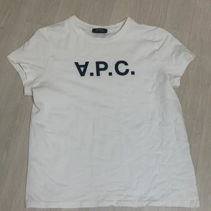 A.P.C. 화이트 반팔 티셔츠
