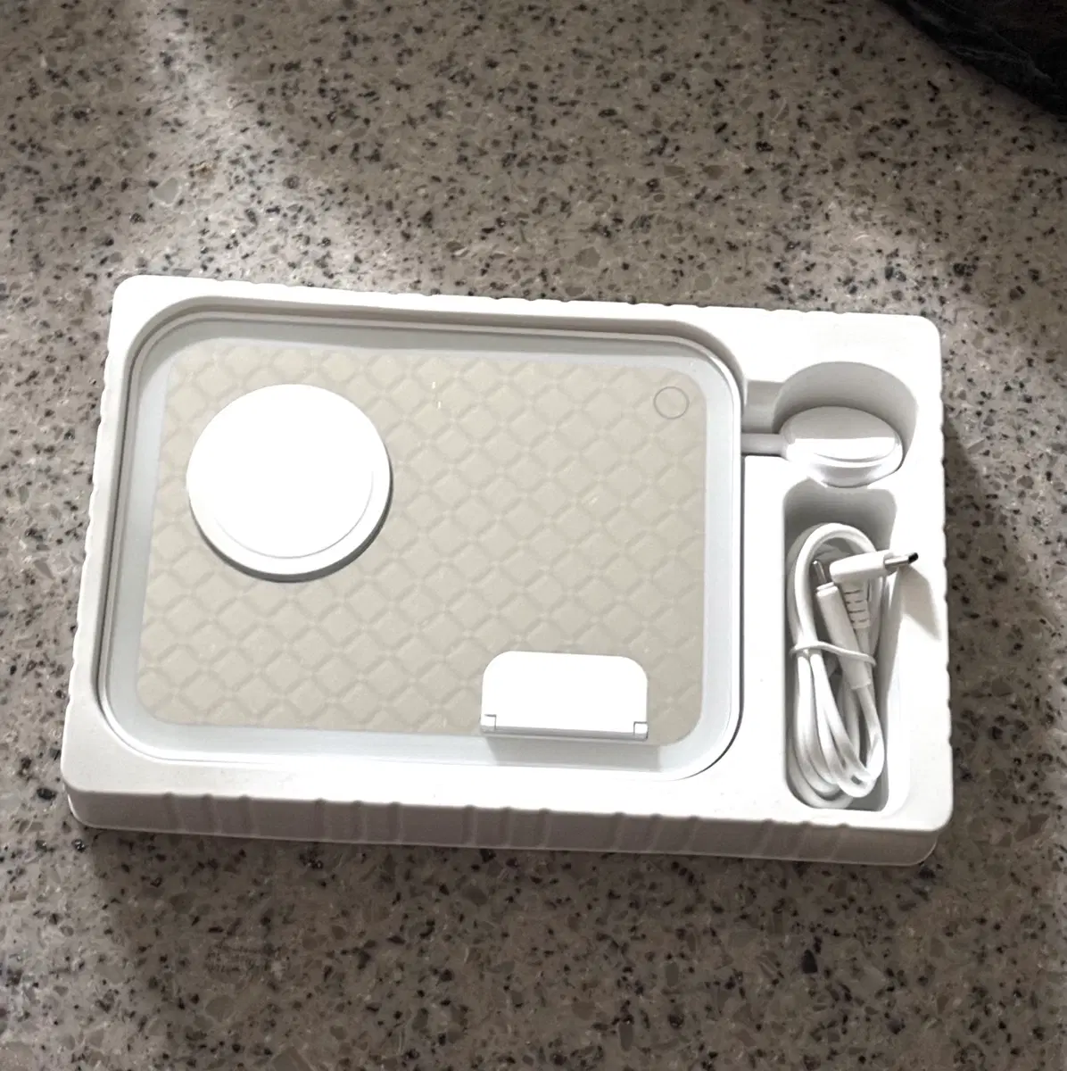 mirror 3in1 무선충전거치대 무드등 맥세이프