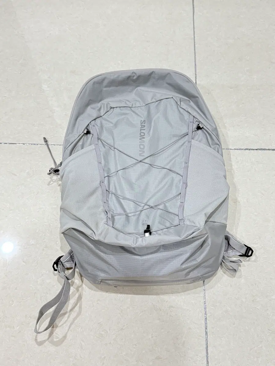 살로몬 XT25 그레이 백팩