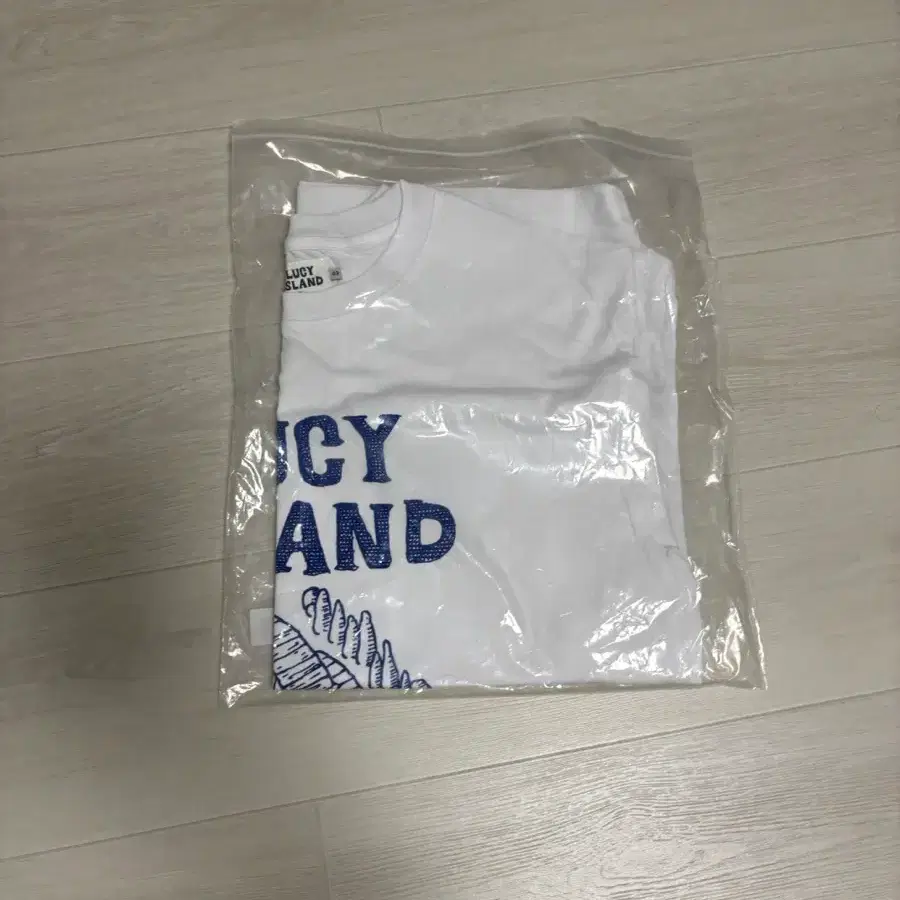 루시 아일랜드 티셔츠