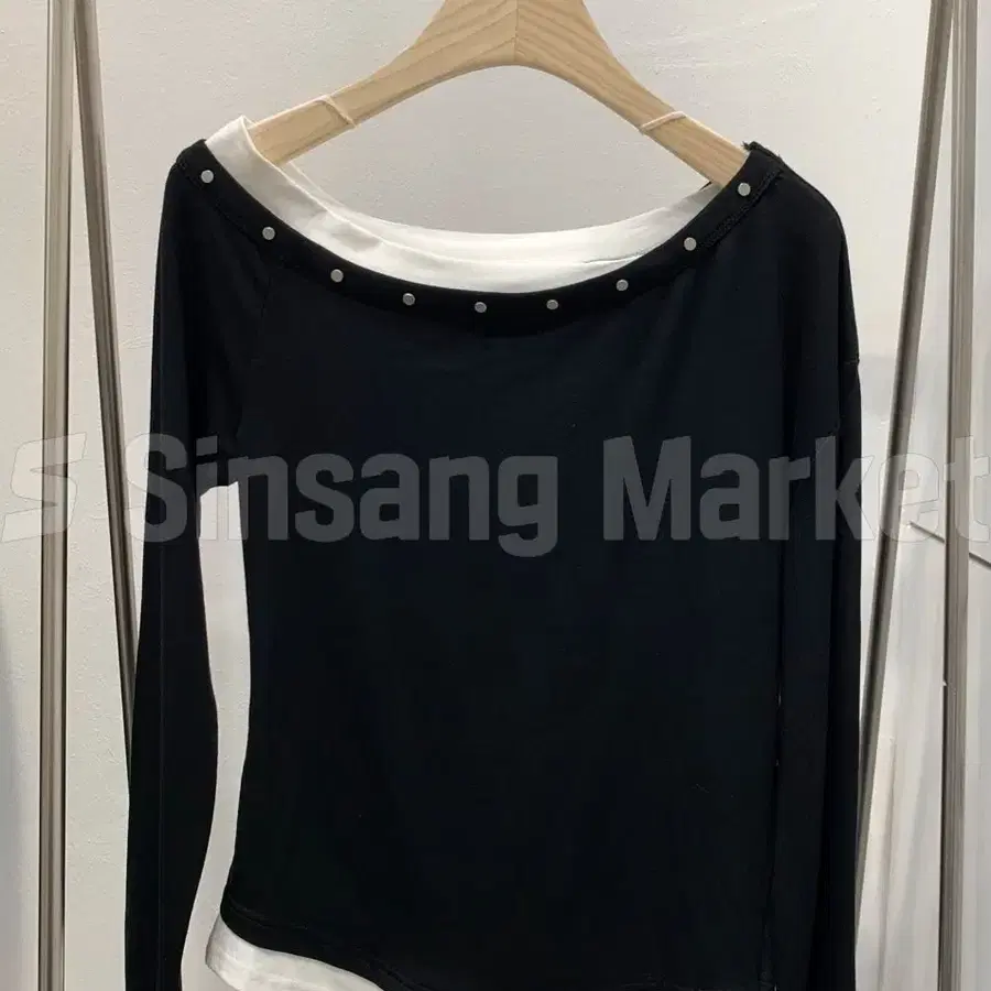 [빠른발송] 루시드찡오프T 원숄더 슬림 오프숄더 긴팔티 배색언