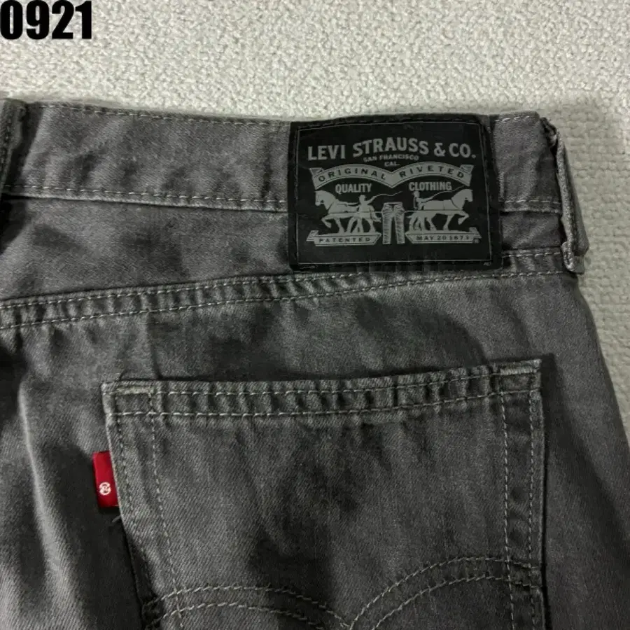 리바이스 그레이 데님 팬츠 37 사이즈