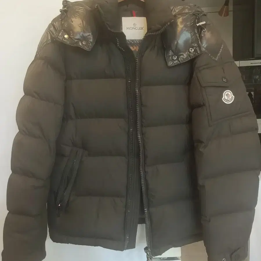 몽클레르 카키색 패딩 (남성S/여성55)