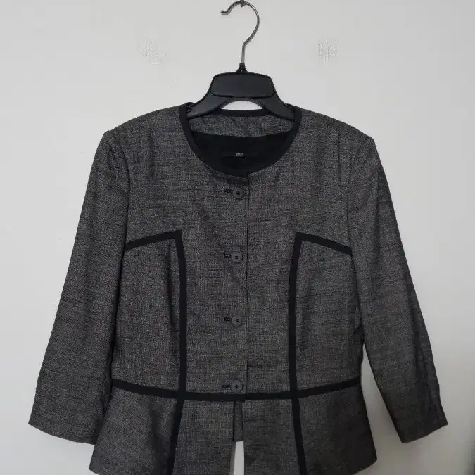 HUGO BOSS 노카라 블라우스 재킷