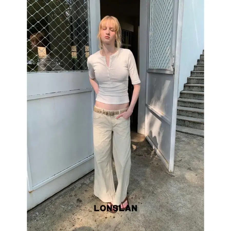 LONSLAN 론슬란 티셔츠 반팔 크루넥 하프 오픈 프론트 타이업 미드 슬리브 탑