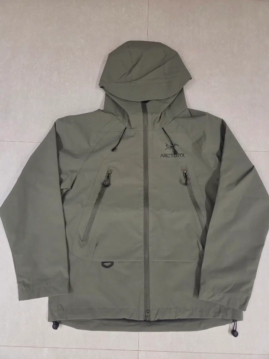(새상품) 아크테릭스 바람막이 카키 M 95
