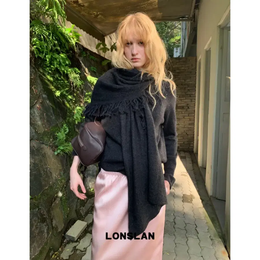 LONSLAN 론슬란 니트 스웨터 목도리 포함 울 크루넥 스웨터