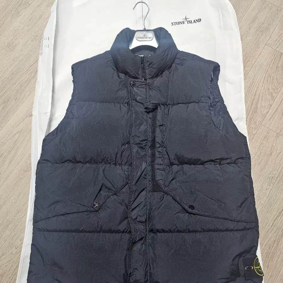 스톤아일랜드 23fw 크랭크랩스 패딩조끼xl