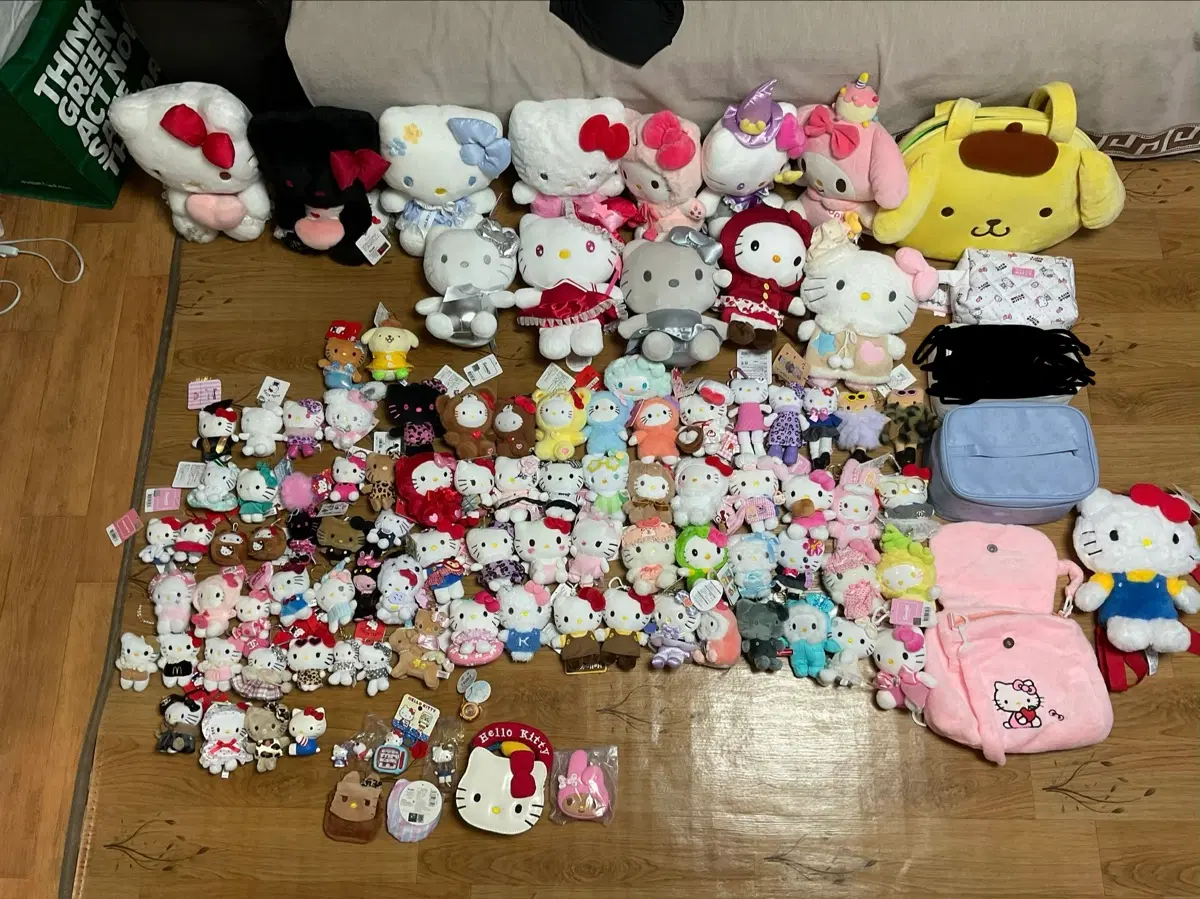 헬로키티 인형 및 가방 및 키링들 일괄 판매